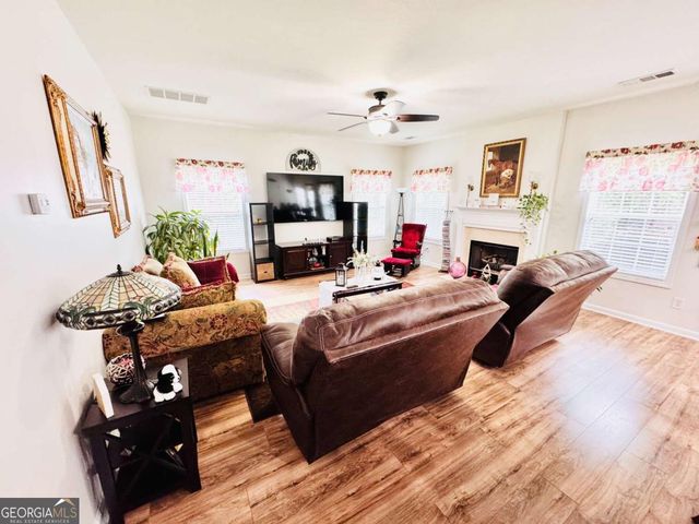 1216 St James Place, Loganville, GA 30052