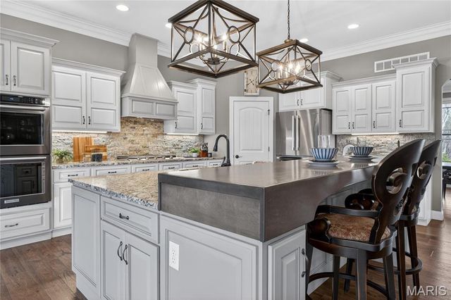 1275 Kohlers Lane, Defiance, MO 63341