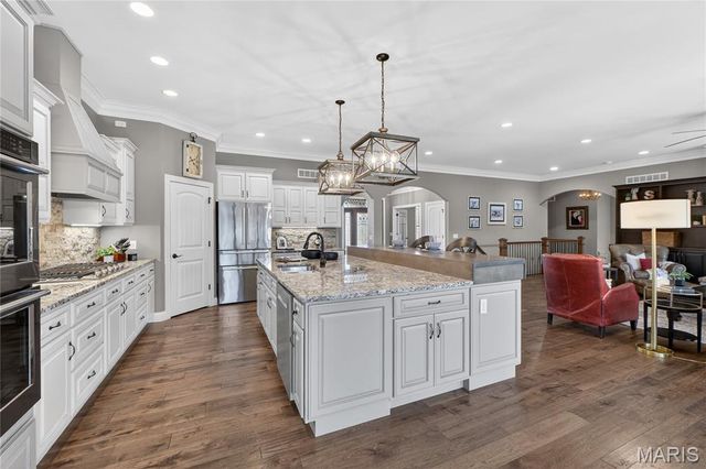 1275 Kohlers Lane, Defiance, MO 63341