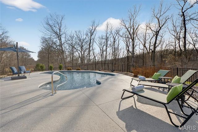 1275 Kohlers Lane, Defiance, MO 63341