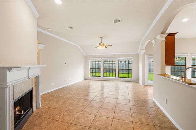 2310 Shadow Canyon Court, Pearland, TX 77584
