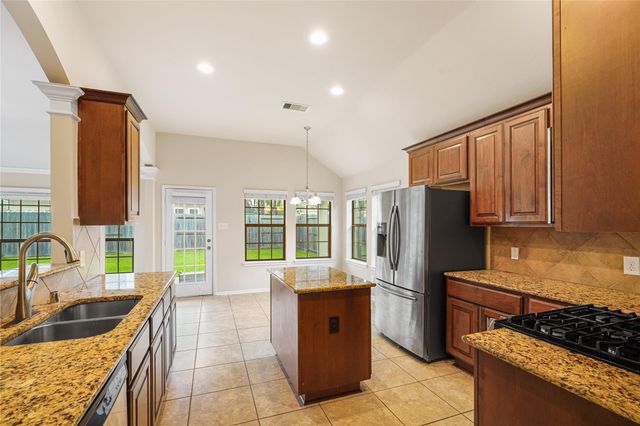 2310 Shadow Canyon Court, Pearland, TX 77584