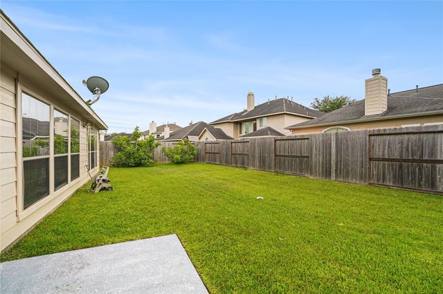 2310 Shadow Canyon Court, Pearland, TX 77584