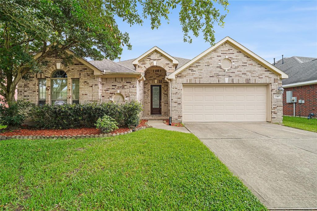 2310 Shadow Canyon Court, Pearland, TX 77584