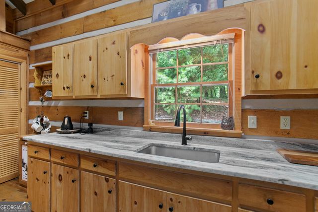 322 Honeysuckle Way, Blue Ridge, GA 30513