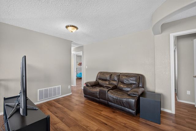625 Palo Alto Drive NE, Rio Rancho, NM 87124