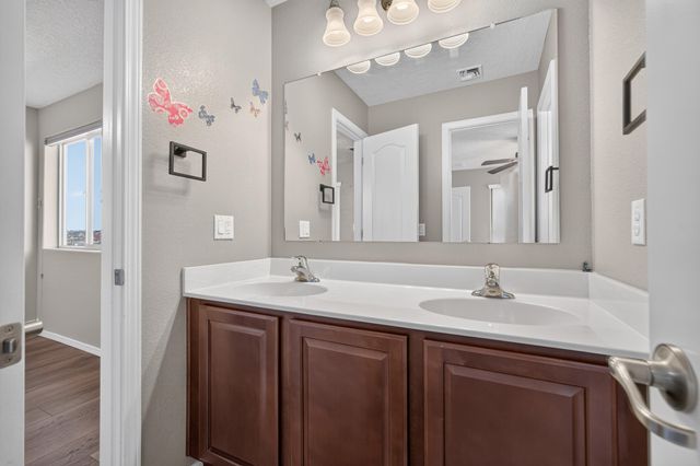 625 Palo Alto Drive NE, Rio Rancho, NM 87124