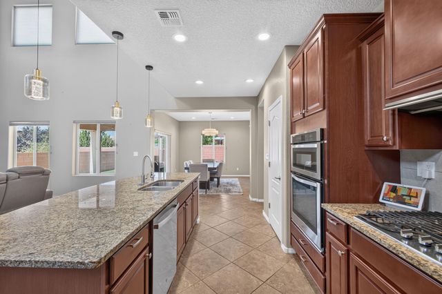 625 Palo Alto Drive NE, Rio Rancho, NM 87124