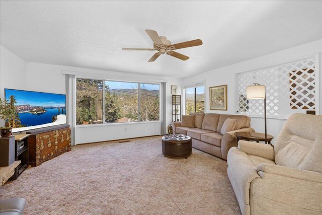 645 S 5th, Jacksonville, OR 97530