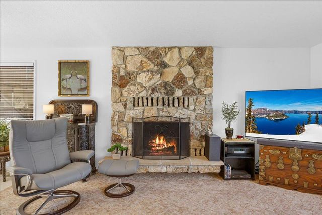 645 S 5th, Jacksonville, OR 97530