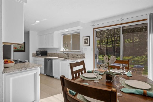 645 S 5th, Jacksonville, OR 97530