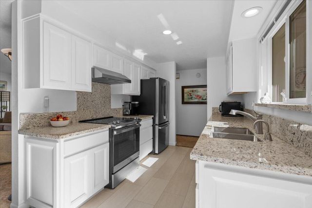 645 S 5th, Jacksonville, OR 97530