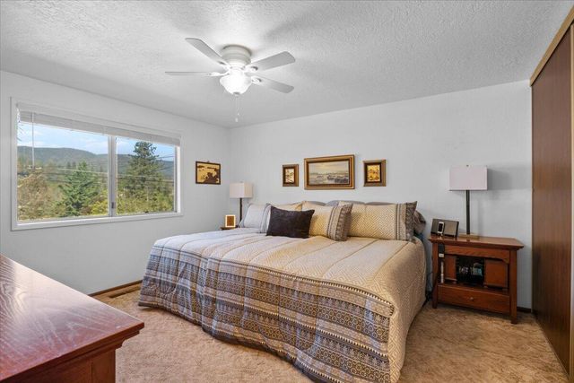 645 S 5th, Jacksonville, OR 97530