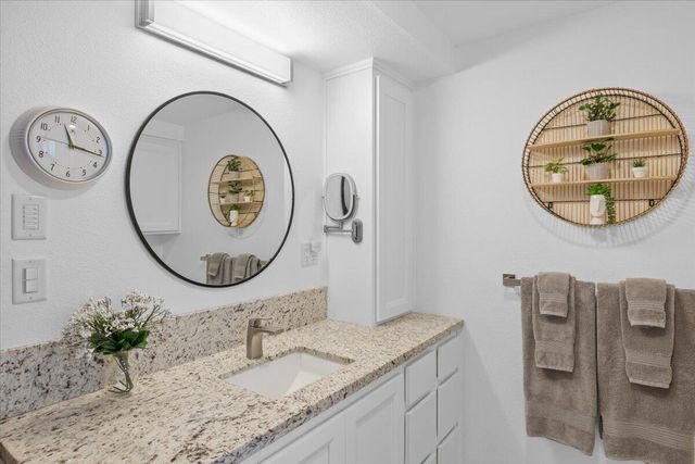 645 S 5th, Jacksonville, OR 97530