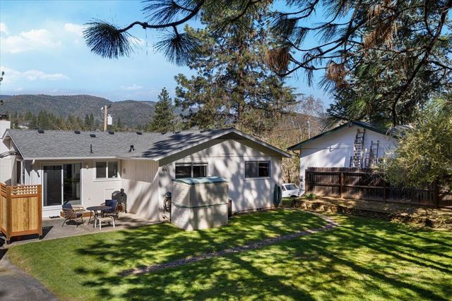 645 S 5th, Jacksonville, OR 97530