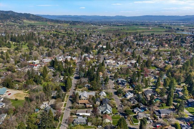 645 S 5th, Jacksonville, OR 97530