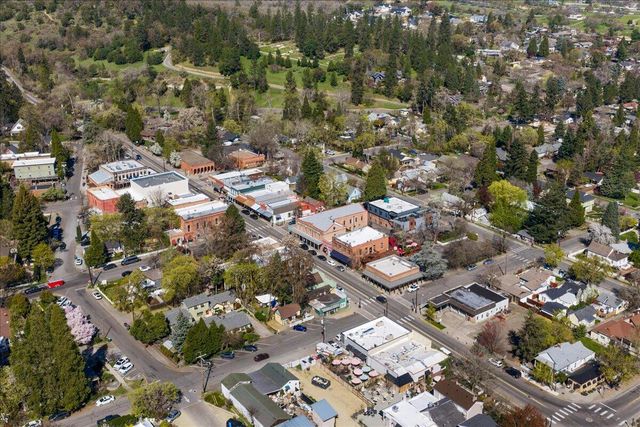 645 S 5th, Jacksonville, OR 97530