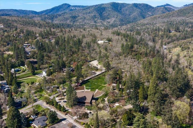 645 S 5th, Jacksonville, OR 97530