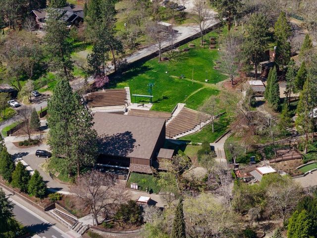 645 S 5th, Jacksonville, OR 97530