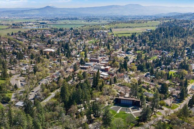 645 S 5th, Jacksonville, OR 97530