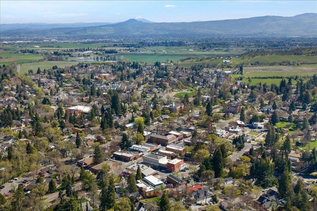 645 S 5th, Jacksonville, OR 97530