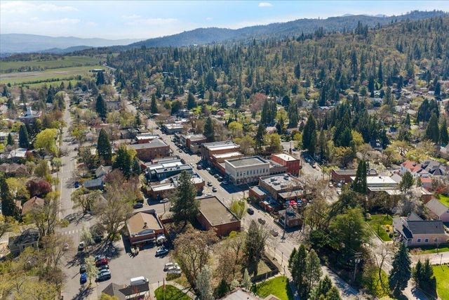 645 S 5th, Jacksonville, OR 97530