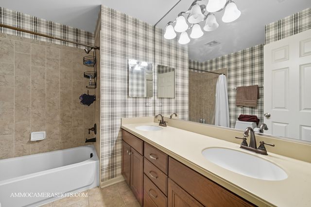 1142 Deerpath Road, Aurora, IL 60506