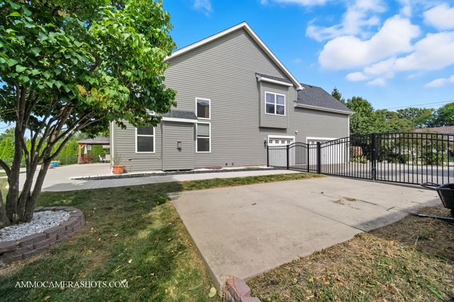 1142 Deerpath Road, Aurora, IL 60506