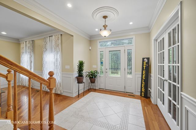 1142 Deerpath Road, Aurora, IL 60506