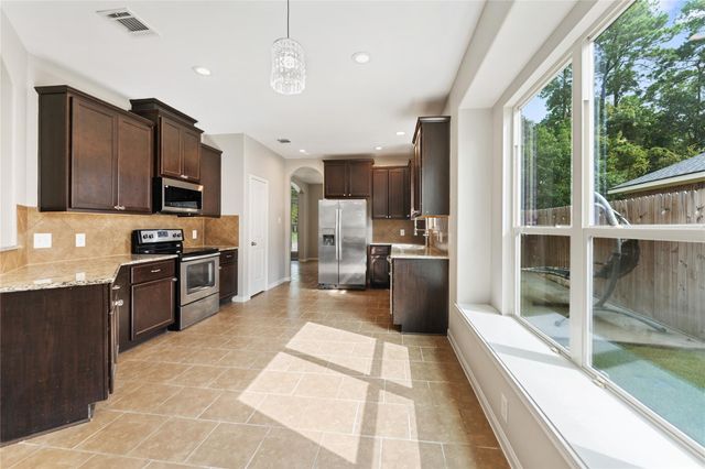 12635 Lakeshore Drive, Montgomery, TX 77356