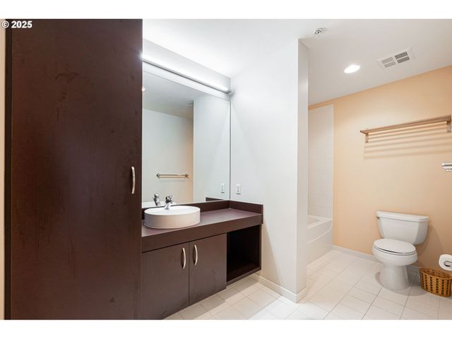 1255 Nw 9TH Ave 1305, Portland, OR 97209