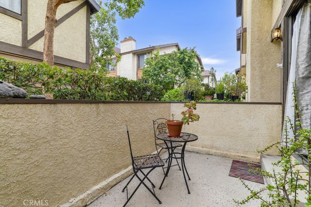 21125 Lassen Street 2, Chatsworth, CA 91311