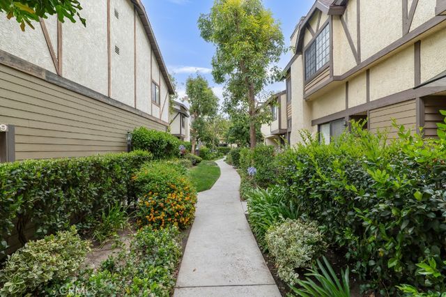 21125 Lassen Street 2, Chatsworth, CA 91311