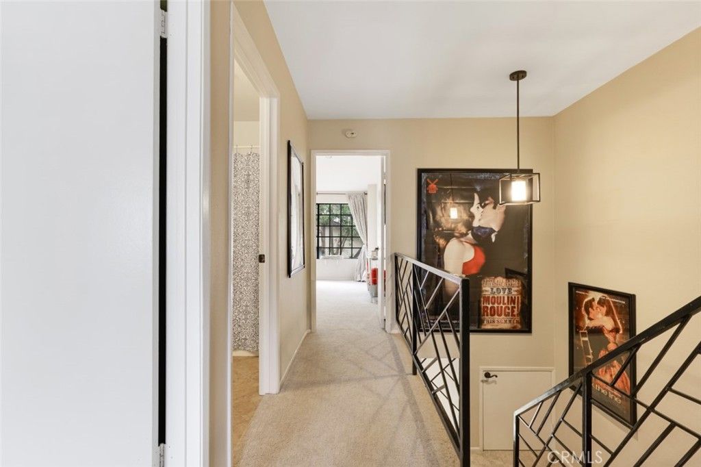 Image 11 of property listing at 21125 Lassen Street 2, Chatsworth, CA 91311