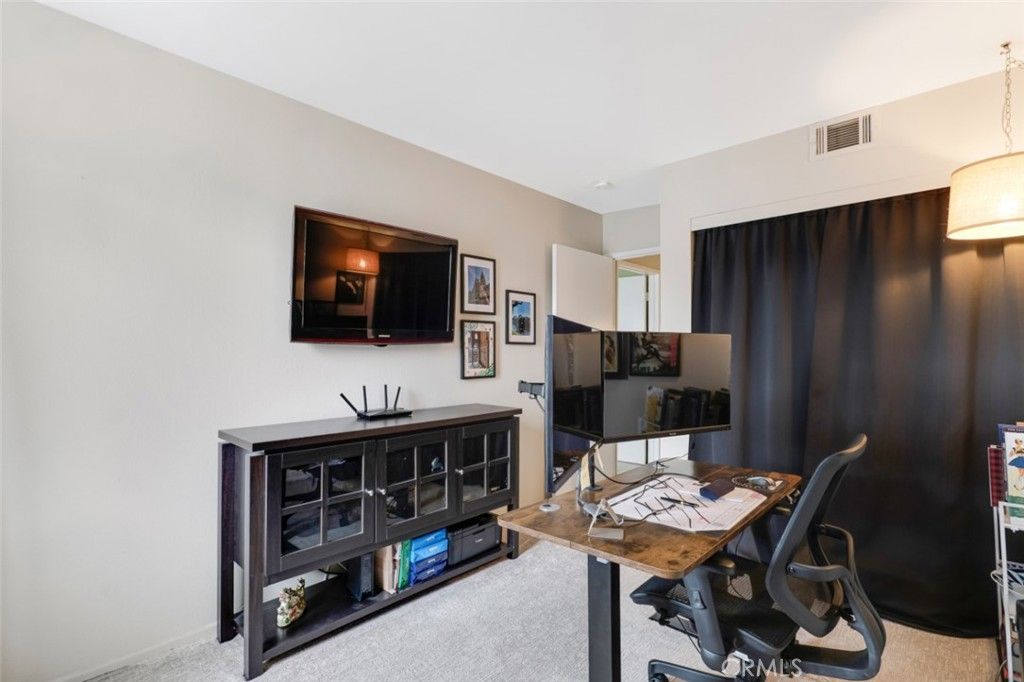 Image 15 of property listing at 21125 Lassen Street 2, Chatsworth, CA 91311