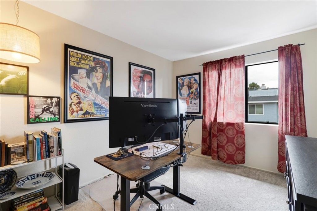 Image 16 of property listing at 21125 Lassen Street 2, Chatsworth, CA 91311