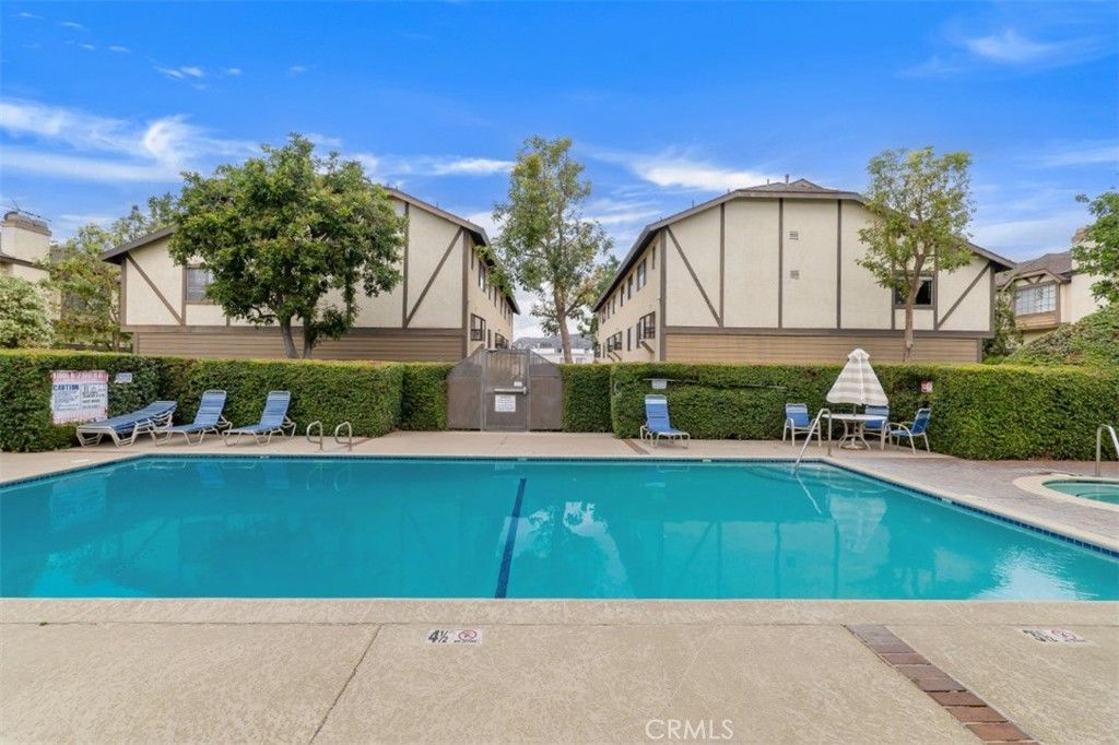 Image 26 of property listing at 21125 Lassen Street 2, Chatsworth, CA 91311