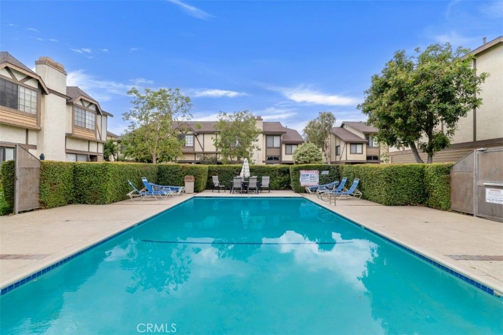 Image 28 of property listing at 21125 Lassen Street 2, Chatsworth, CA 91311