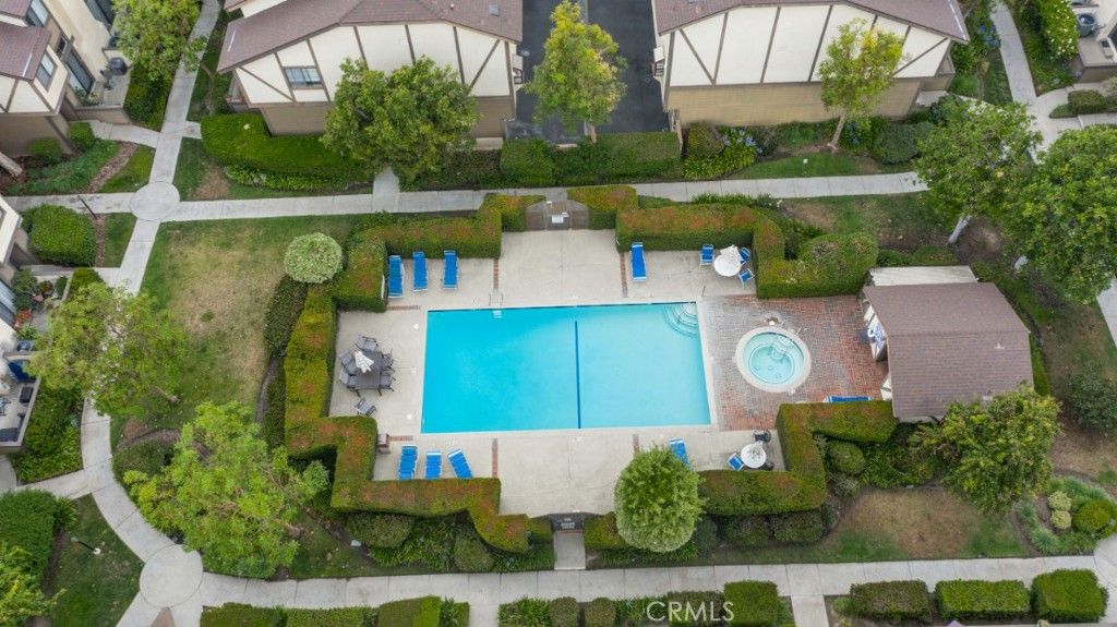 Image 29 of property listing at 21125 Lassen Street 2, Chatsworth, CA 91311