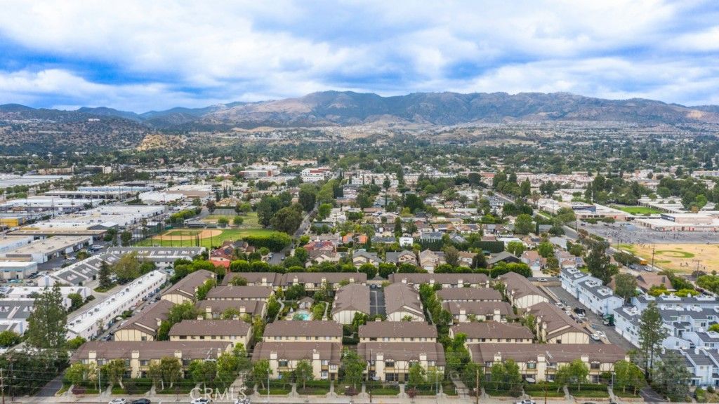 Image 30 of property listing at 21125 Lassen Street 2, Chatsworth, CA 91311