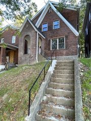 5456 Columbo St, Garfield, PA 15206