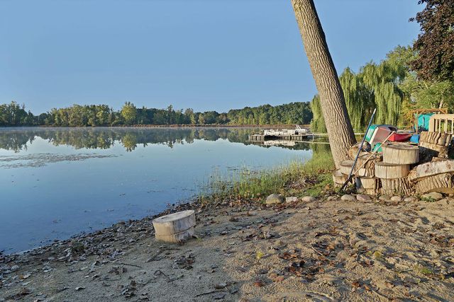 487 Blue Water Drive, Holly, MI 48442