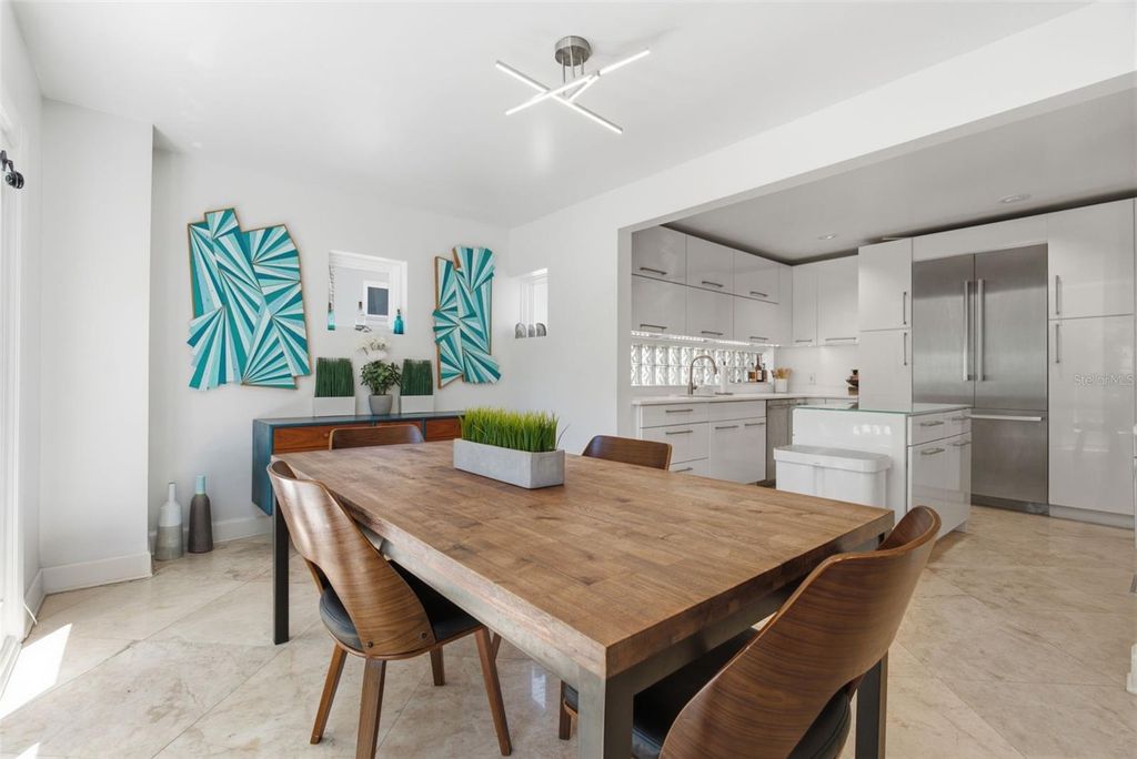 Image 11 of property listing at 2701 CHAMBRAY LANE, Tampa, FL 33611