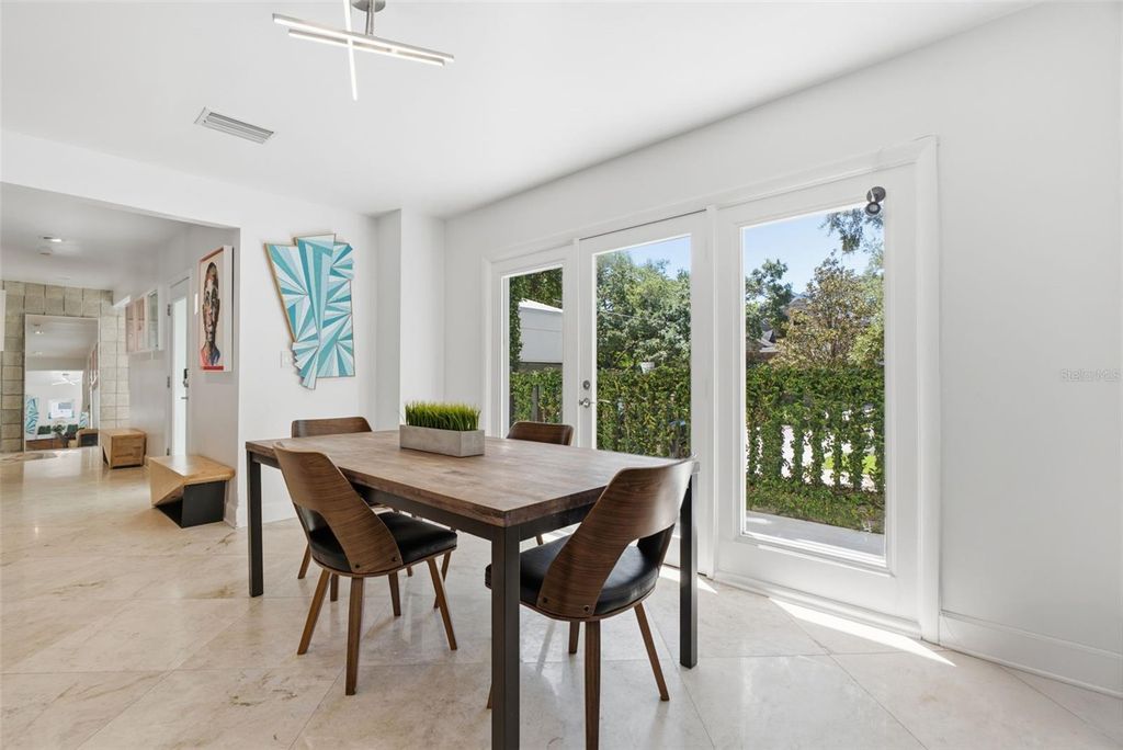 Image 12 of property listing at 2701 CHAMBRAY LANE, Tampa, FL 33611