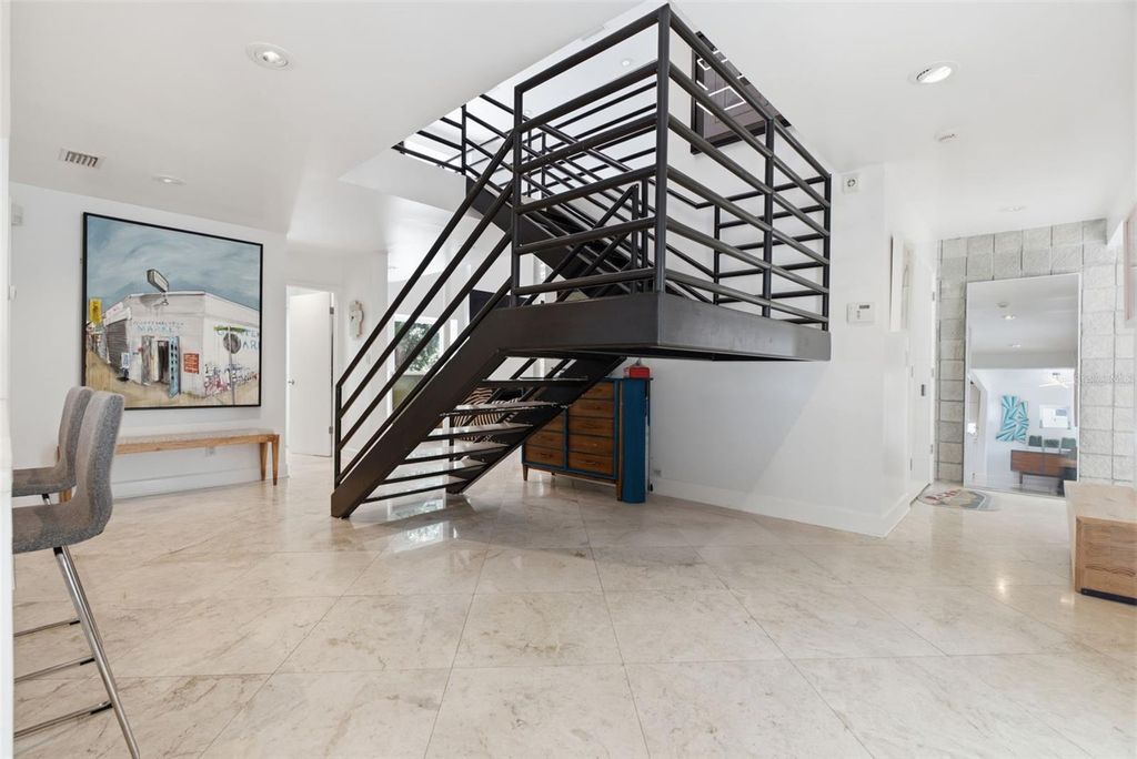 Image 15 of property listing at 2701 CHAMBRAY LANE, Tampa, FL 33611