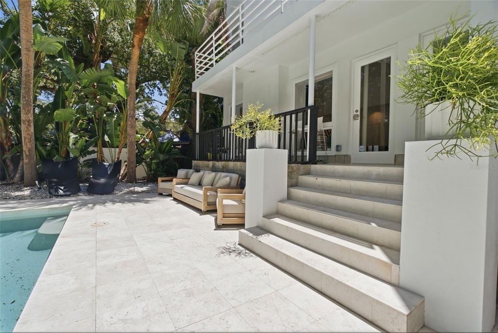Image 18 of property listing at 2701 CHAMBRAY LANE, Tampa, FL 33611