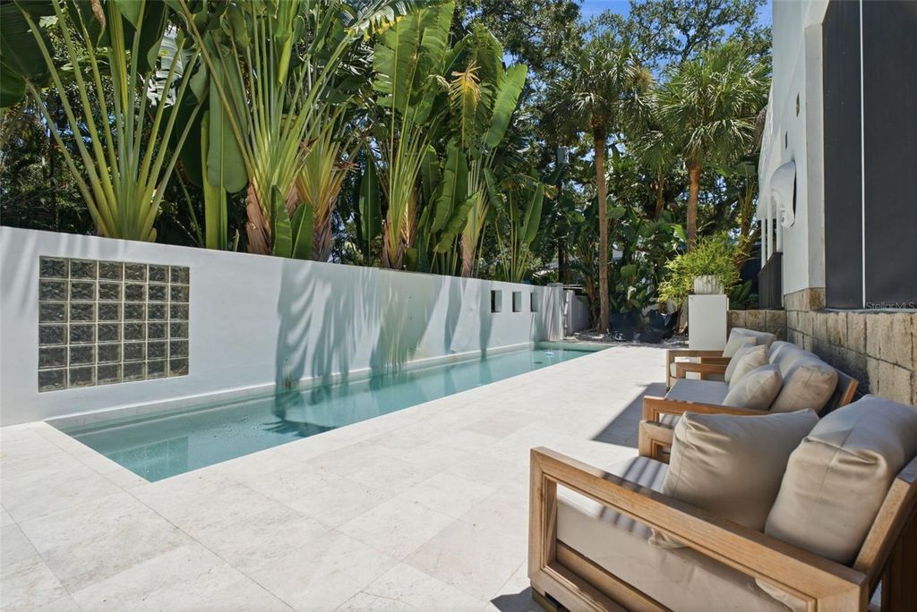 Image 23 of property listing at 2701 CHAMBRAY LANE, Tampa, FL 33611