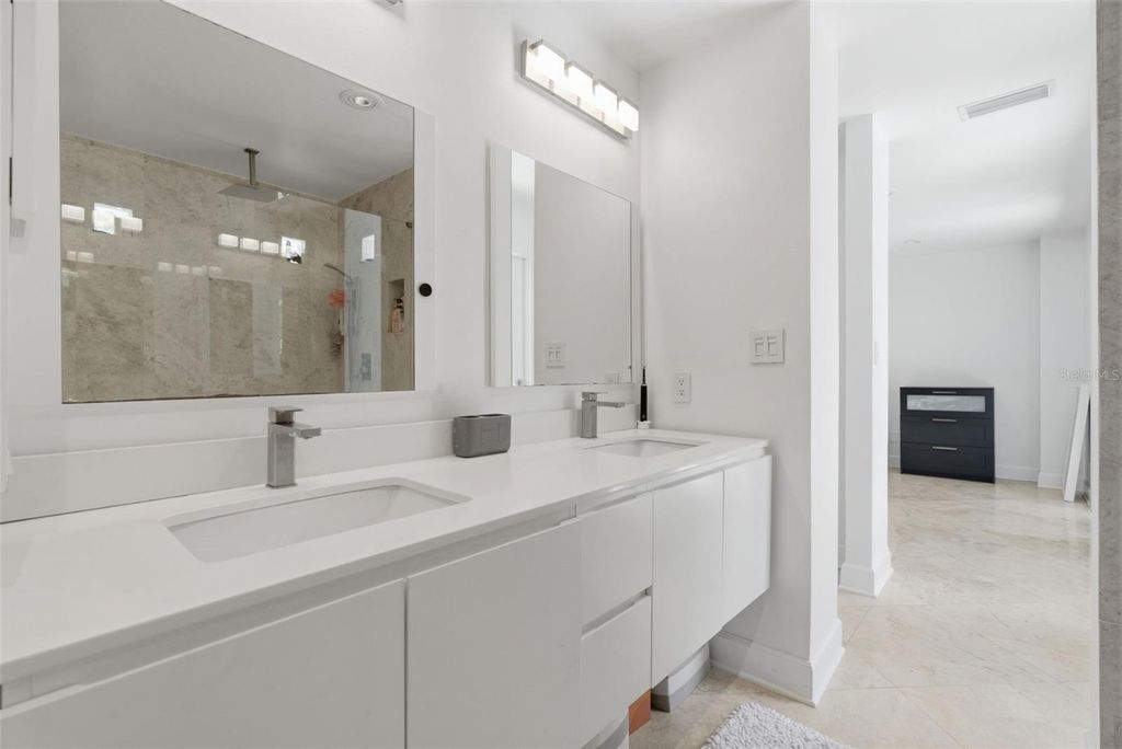 Image 37 of property listing at 2701 CHAMBRAY LANE, Tampa, FL 33611
