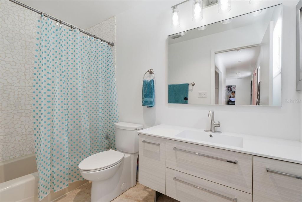 Image 40 of property listing at 2701 CHAMBRAY LANE, Tampa, FL 33611