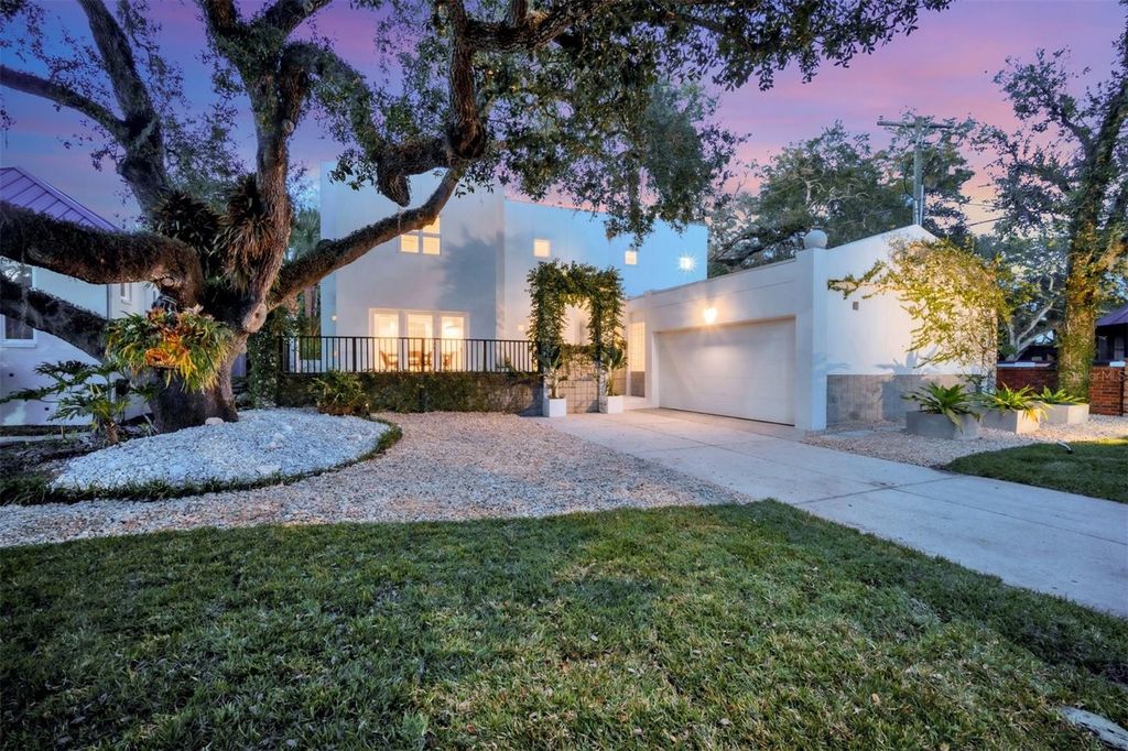 Image 46 of property listing at 2701 CHAMBRAY LANE, Tampa, FL 33611